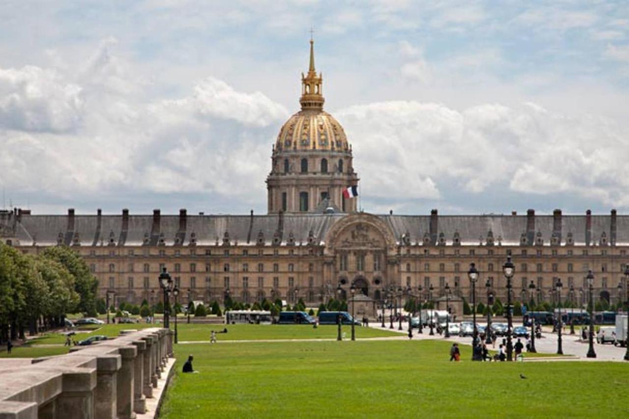 شقة باريس  في Modernized Studio - Meters From The Invalides Gardens المظهر الخارجي الصورة