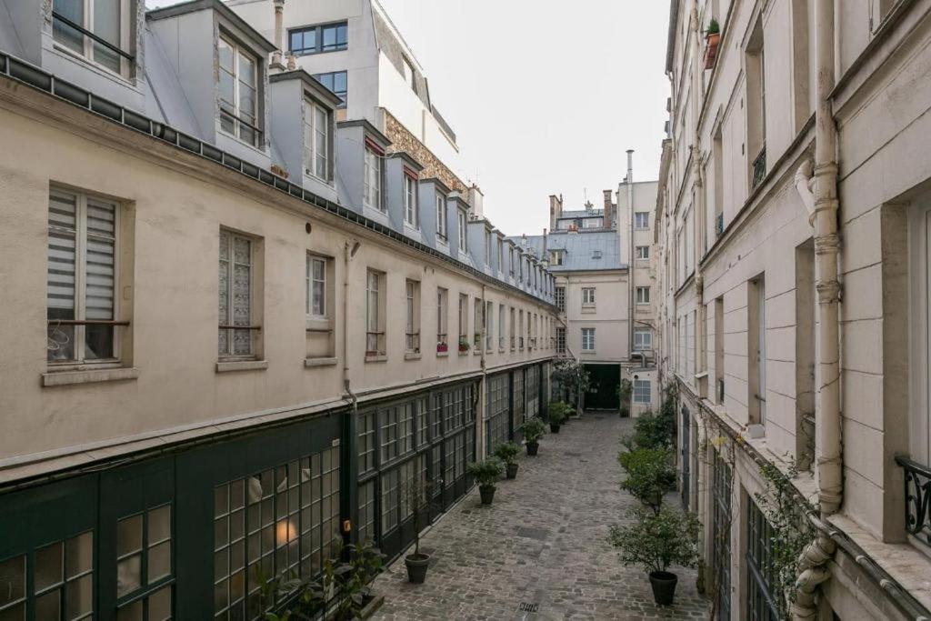 شقة باريس  في Modernized Studio - Meters From The Invalides Gardens المظهر الخارجي الصورة