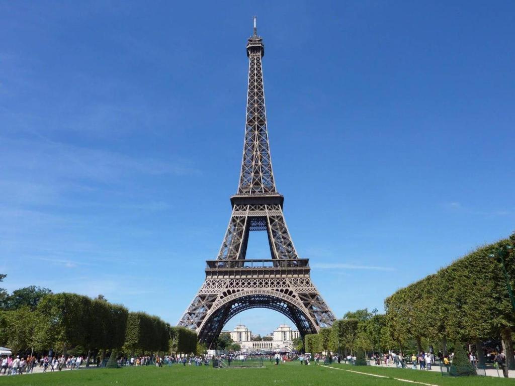 شقة باريس  في Modernized Studio - Meters From The Invalides Gardens المظهر الخارجي الصورة