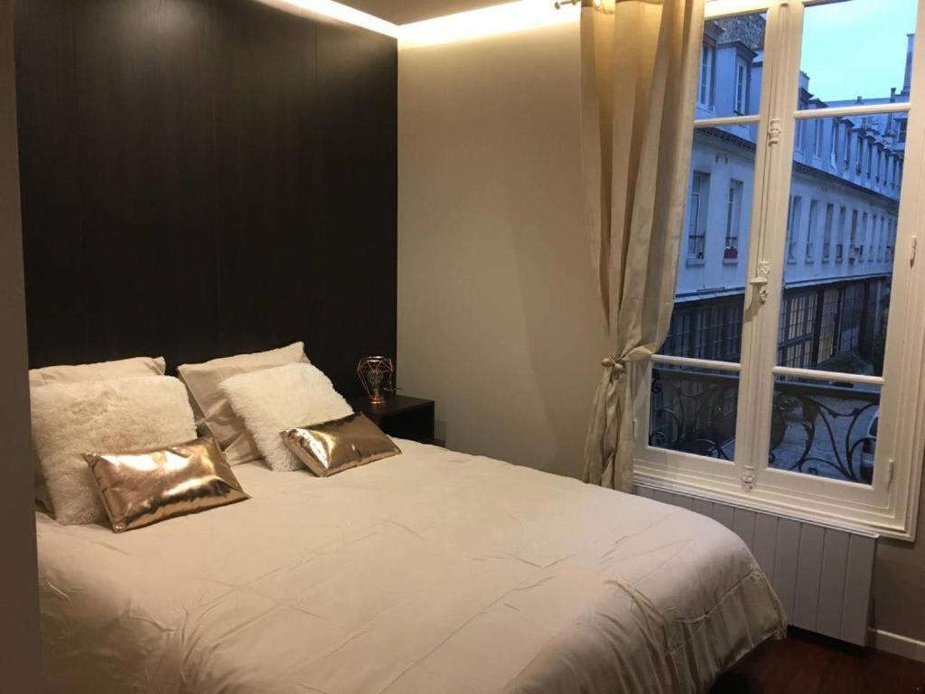 شقة باريس  في Modernized Studio - Meters From The Invalides Gardens المظهر الخارجي الصورة